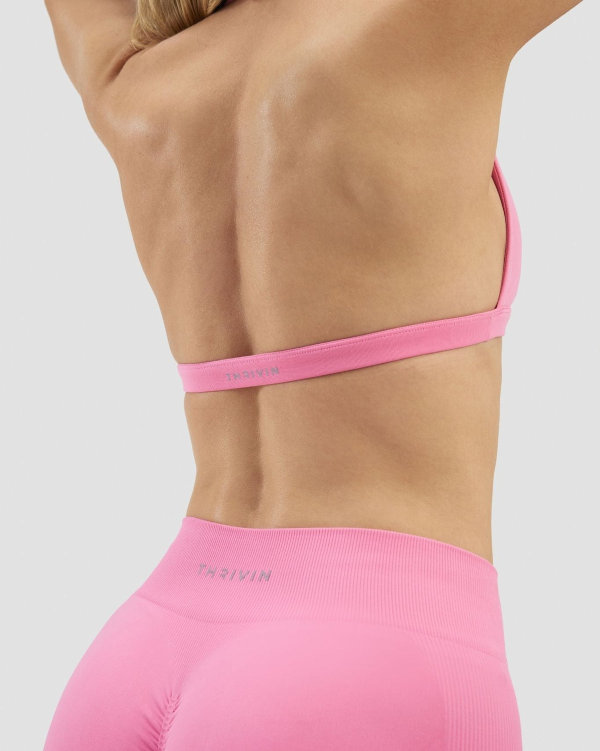 RiseFit Sculpting Seamless V-Neck Halter Bra Bubble Pink
