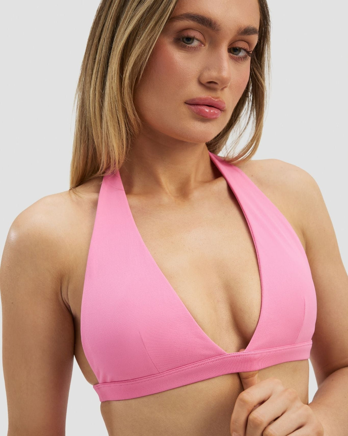 Elevate™ Sculpting Seamless V-Neck Halter Bra | Bubble Pink