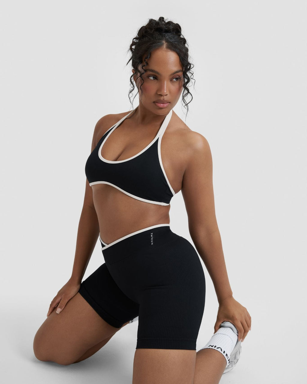 RiseFit Outline Halterneck Bra Night Black