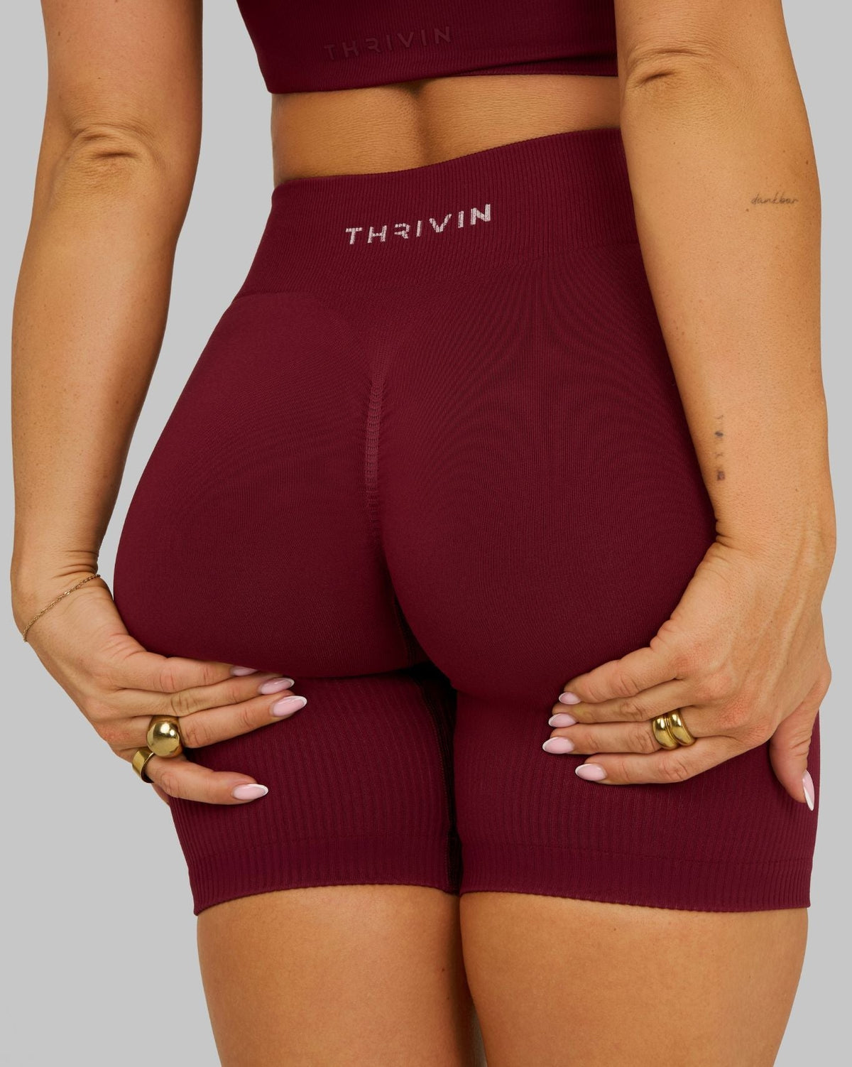 RiseFit Sculpting Mid Waist Scrunch Shorts Fine Wine