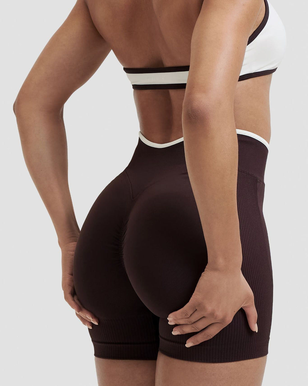 RiseFit Outline Short Scrunch Shorts Coffee