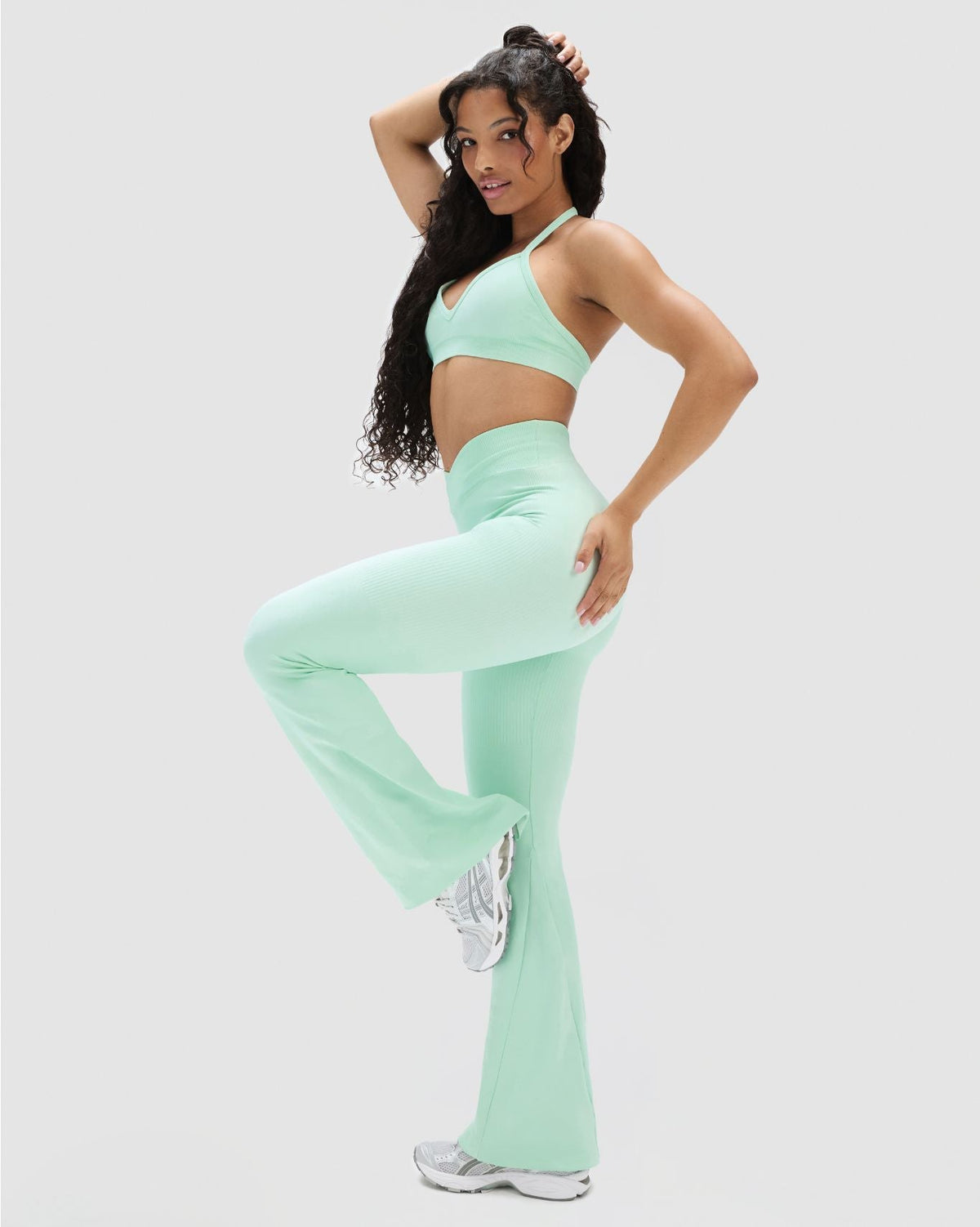 Elevate™ Sculpting Mid V-Waist Flare Leggings | Mint Julep