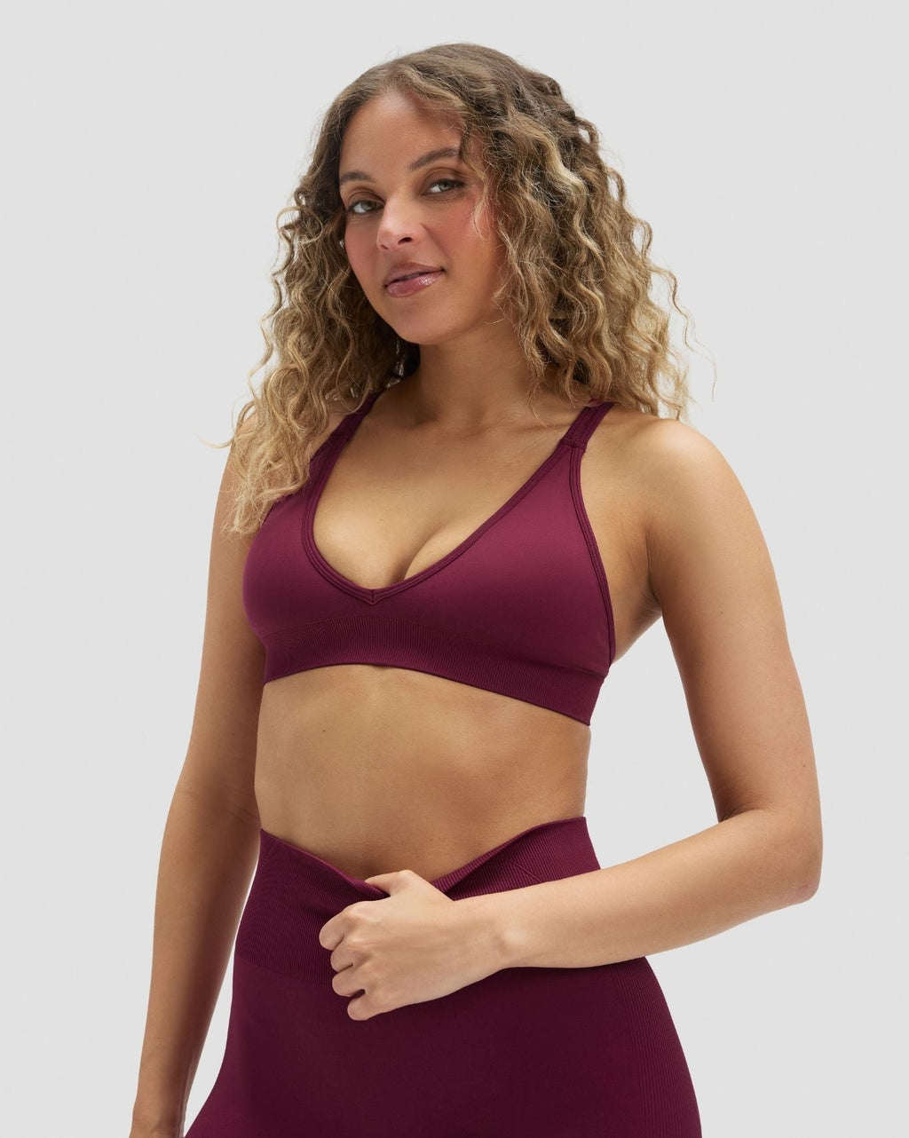 RiseFit Sculpting Seamless High Apex Bra Cherry Berry