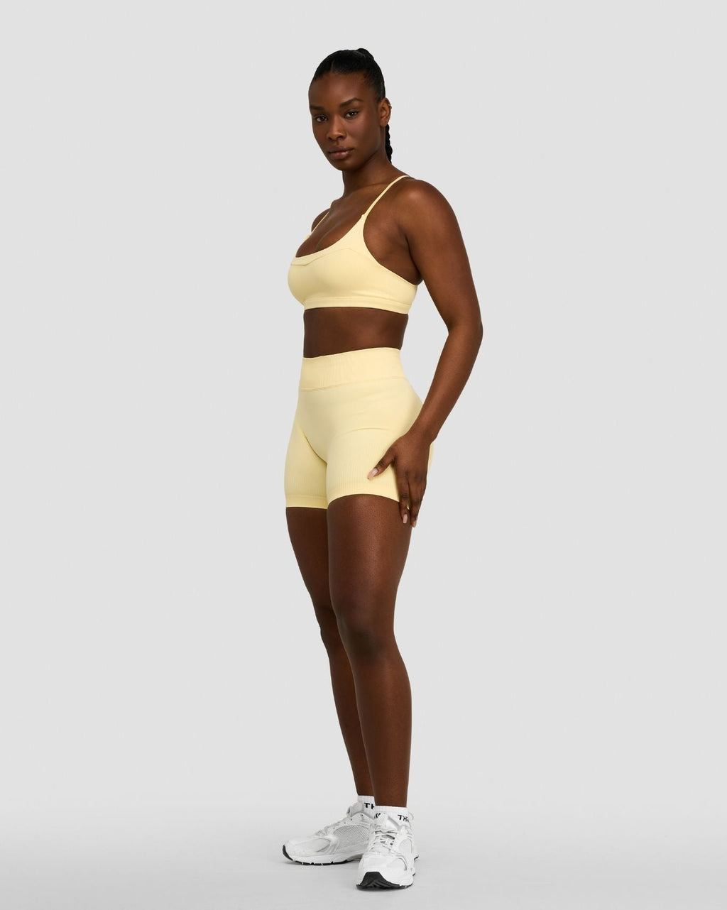 Elevate™ Sculpting Seamless Scoop Neck Bra | Golden Butter