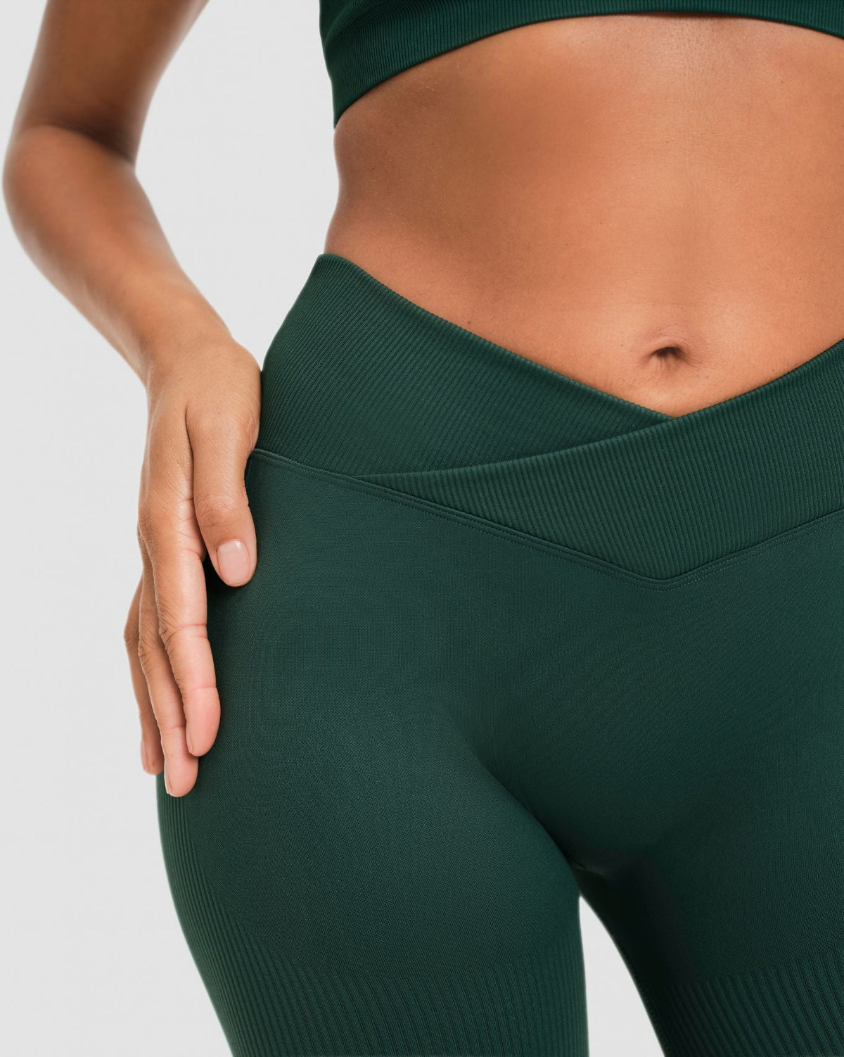 Elevate™ Sculpting Mid V-Waist Flare Leggings | Pine Green