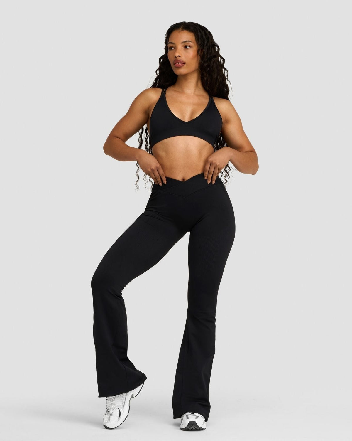 Elevate™ Sculpting Mid V-Waist Flare Leggings | Night Black
