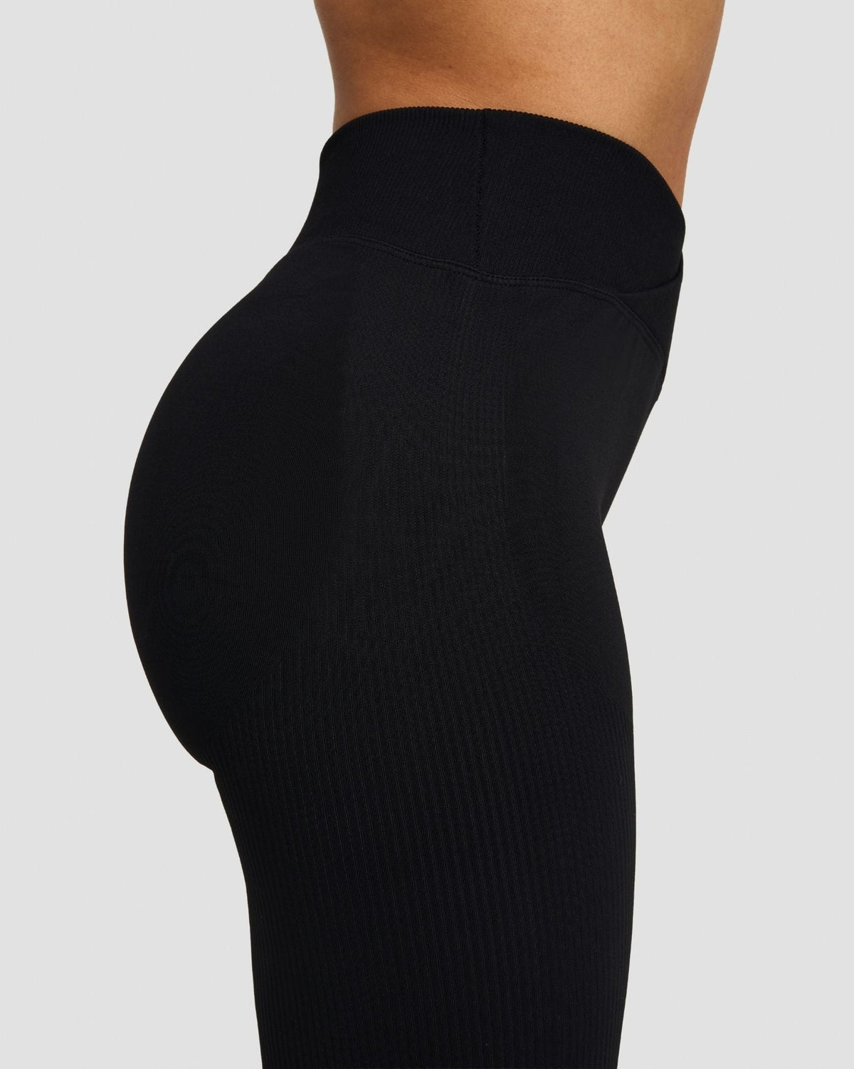 Elevate™ Sculpting Mid V-Waist Flare Leggings | Night Black
