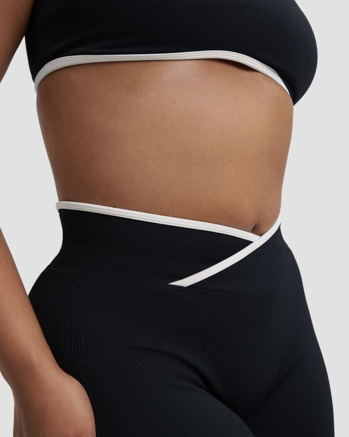 RiseFit Outline V High Waist Leggings Night Black