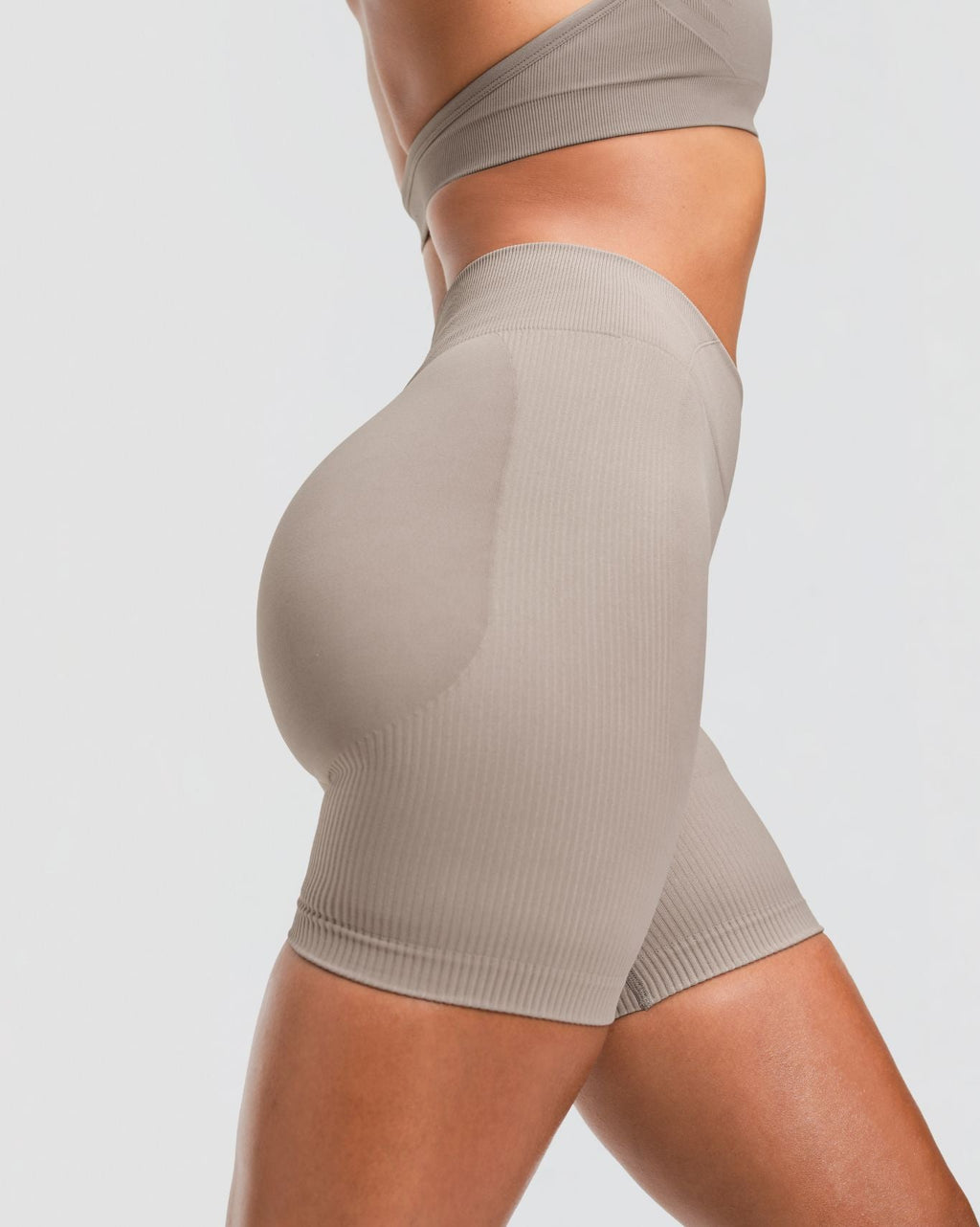 Elevate™ Sculpting Mid Waist Scrunch Shorts | Latte